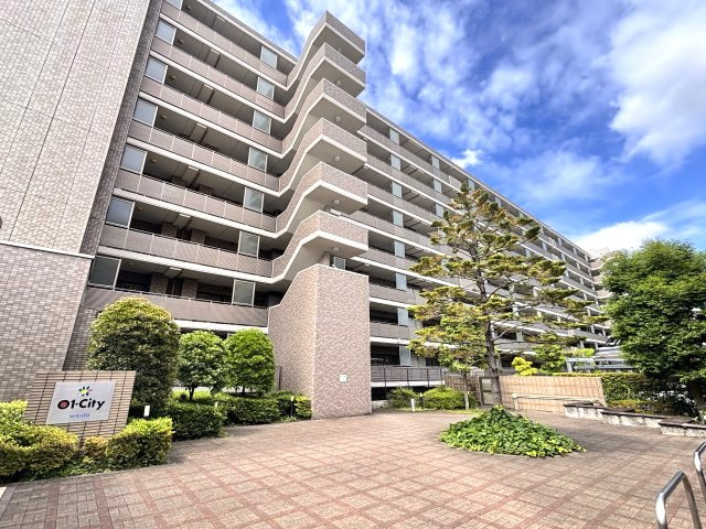 建物北側駅側からの外観　総戸数159戸　多摩境駅前に立地