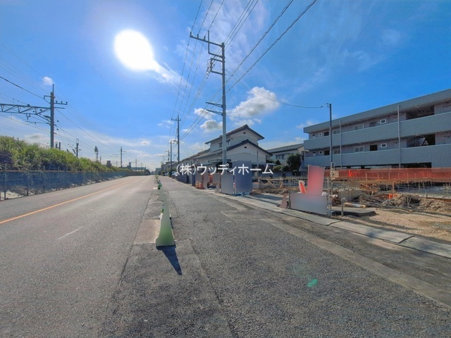 越谷市登戸町　新築一戸建て　2号棟の前面道路含む現地写真