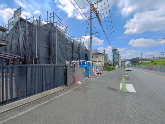 越谷市登戸町　新築一戸建て　2号棟の前面道路含む現地写真