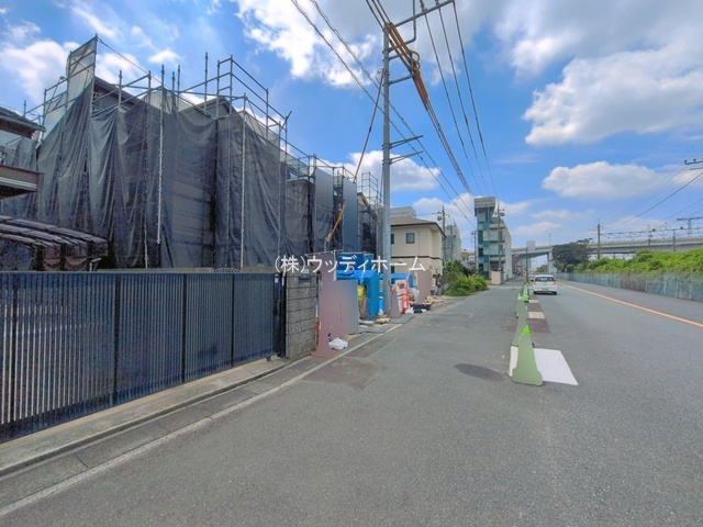 越谷市登戸町　新築一戸建て　3号棟の前面道路含む現地写真