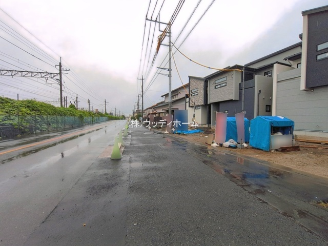 越谷市登戸町　新築一戸建て　3号棟の前面道路含む現地写真