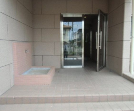マンションプラティーノのエントランス