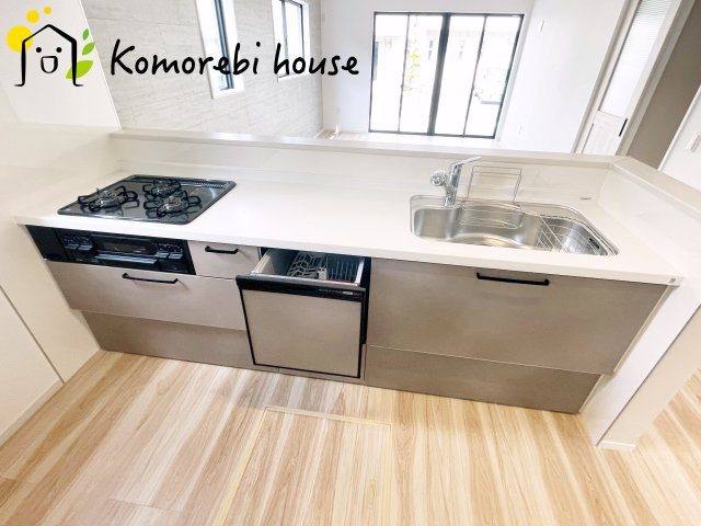 さいたま市見沼区蓮沼　９期　新築一戸建て　LIGARE　01のキッチン|お料理しやすいキッチンです