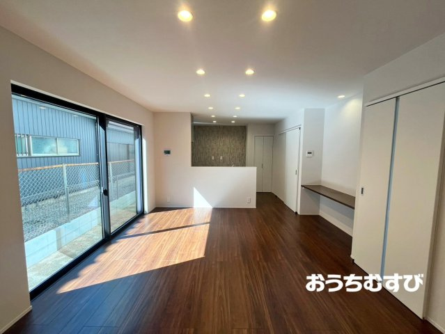 尾張旭市南原山町3期(全6棟)の居間・リビング