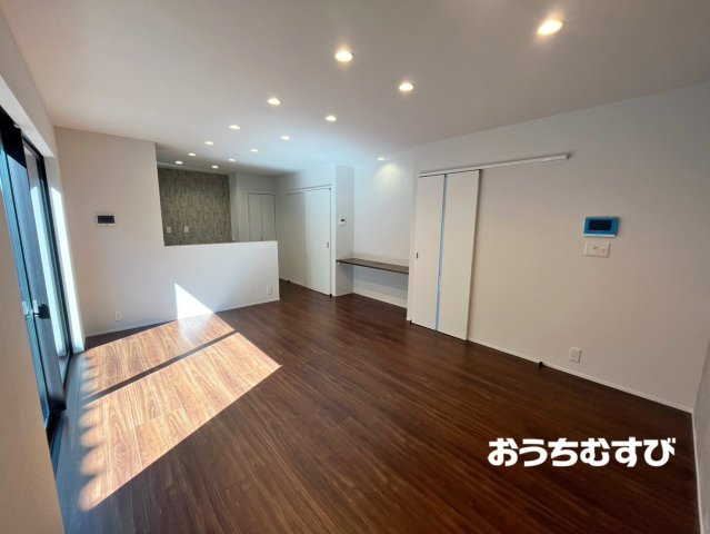 尾張旭市南原山町3期(全6棟)の居間・リビング