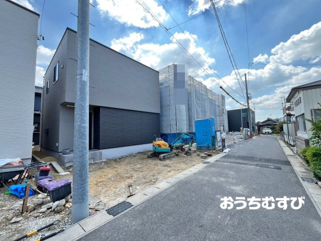 尾張旭市南原山町3期(全6棟)の前面道路含む現地写真