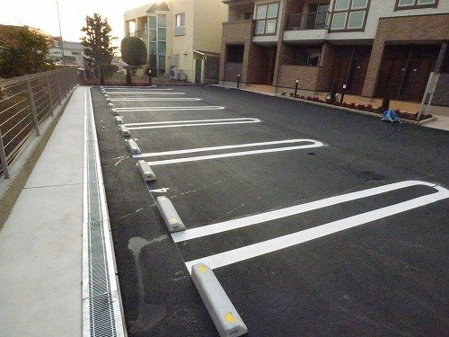 カーサ　セレーナＢの駐車場