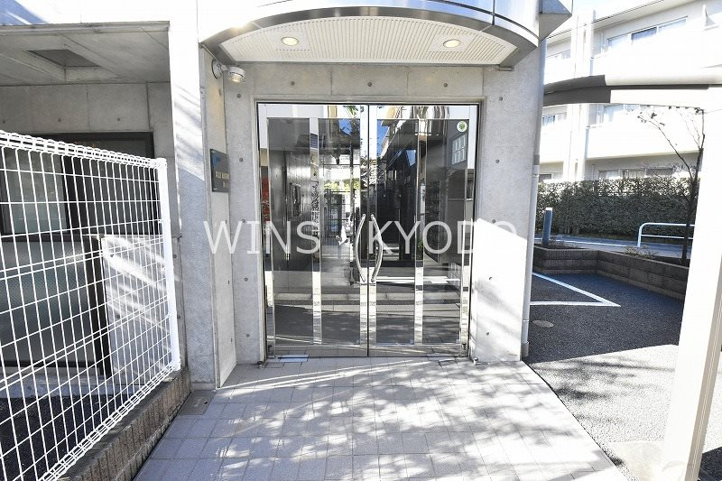 世田谷区代田３丁目の賃貸マンションのエントランス