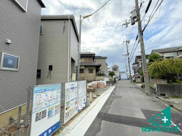 ■枚方市招提大谷　新築一戸建ての前面道路含む現地写真|周辺は落ち着いた街並みの住宅地！子育てがしやすい住環境です！まだ未完成ですが、現地でしかわからない事もございます。是非一度ご覧ください。
