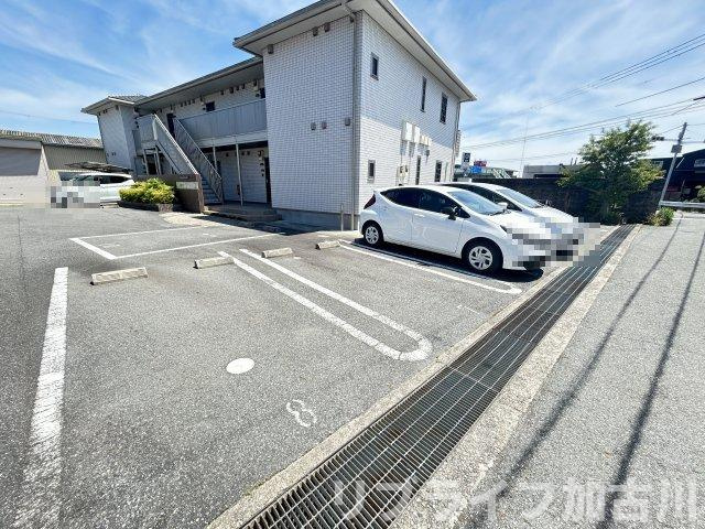 キラーナコートの駐車場