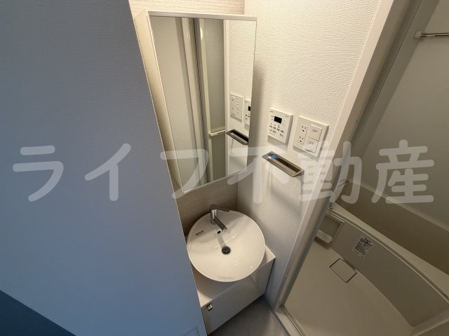 エスリード大阪イーストエッジの独立洗面台
