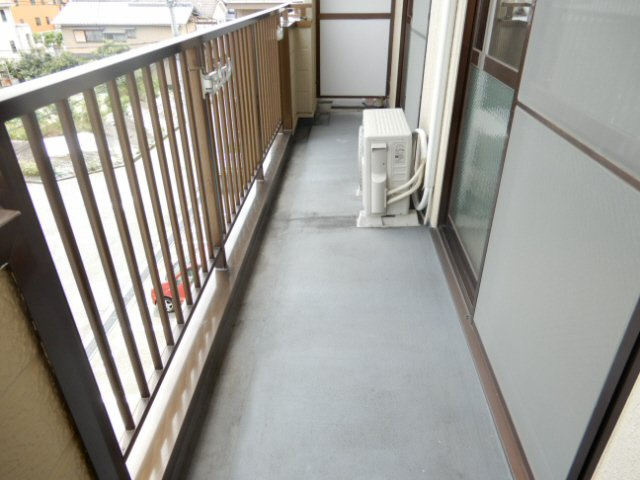 メーゾントリイのバルコニー