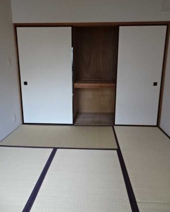 ブルネンハイム　角部屋　南向き　和室の収納