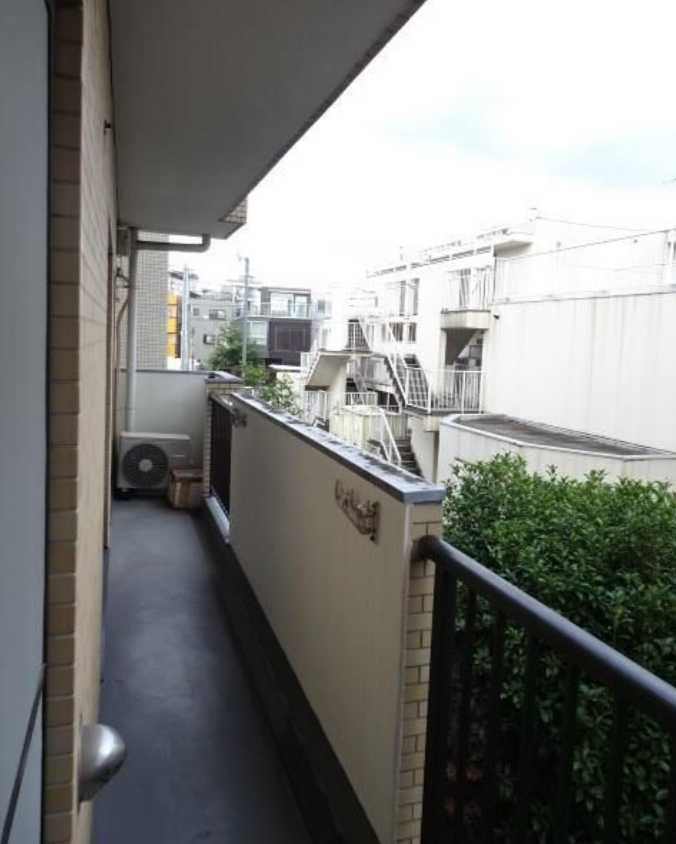 ブルネンハイム　角部屋　南向き　和室のバルコニー