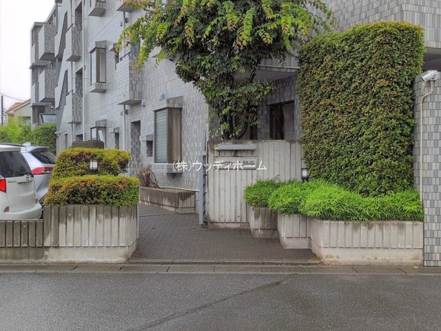 ハイホーム越谷　中古マンションのエントランス