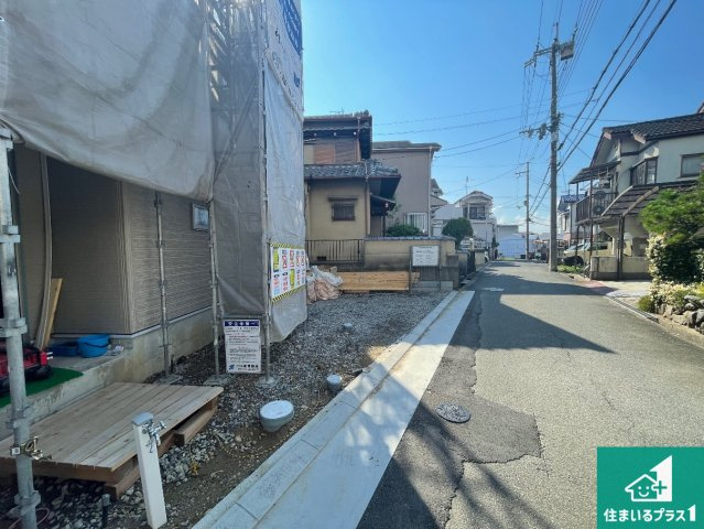 ■枚方市招提大谷　新築一戸建ての前面道路含む現地写真|周辺は落ち着いた街並みの住宅地！子育てがしやすい住環境です！まだ未完成ですが、現地でしかわからない事もございます。是非一度ご覧ください。