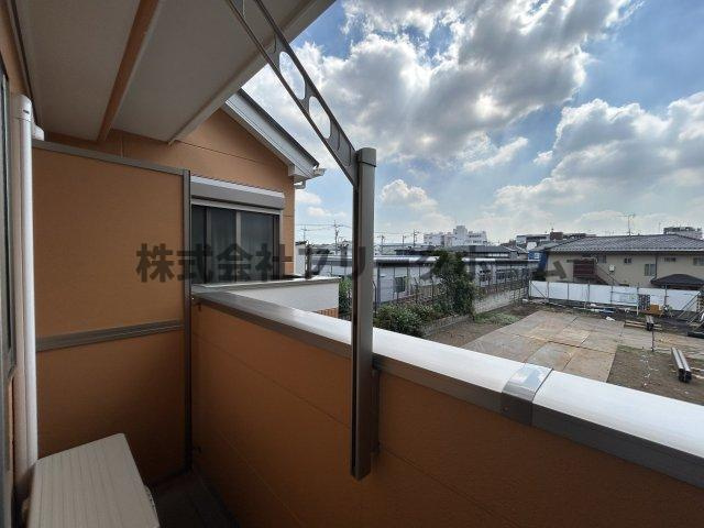 武蔵野市中町２丁目のアパートのバルコニー