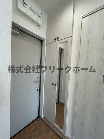 武蔵野市中町２丁目のアパートの玄関