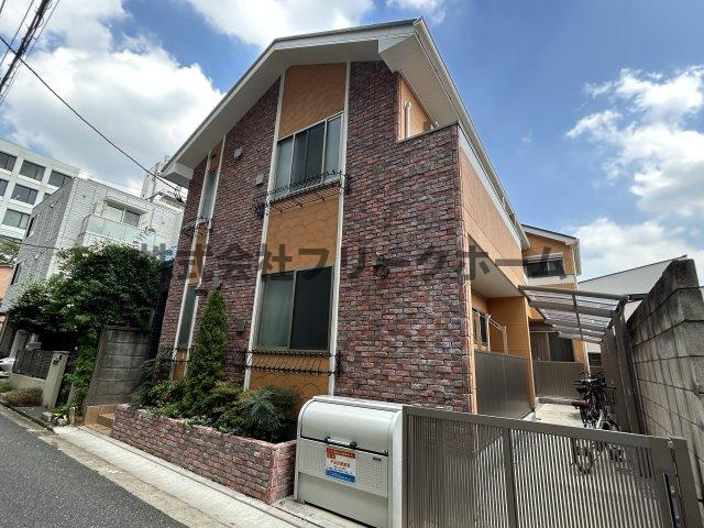武蔵野市中町２丁目のアパートの外観