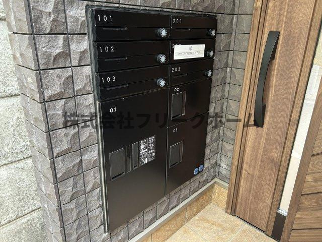 武蔵野市中町２丁目のアパートのエントランス