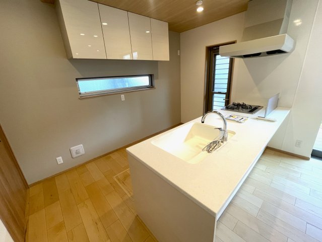 練馬区小竹町1丁目　新築未入居住宅　土地60坪×建物31坪のキッチン