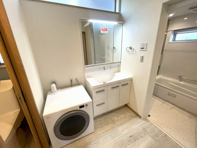 練馬区小竹町1丁目　新築未入居住宅　土地60坪×建物31坪の独立洗面台