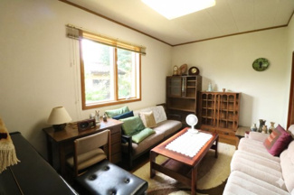 【洋室】 | 益子町七井10LDK中古住宅 | 加工で一部お荷物を削除しています。