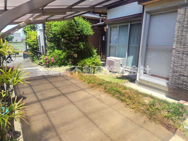 ６７０７２　岐阜市西明見町中古戸建ての駐車場