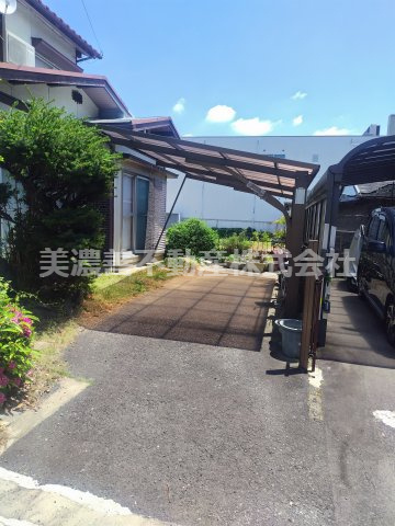 ６７０７２　岐阜市西明見町中古戸建ての駐車場