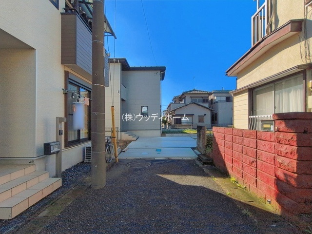 越谷市弥栄町4期　新築一戸建ての前面道路含む現地写真