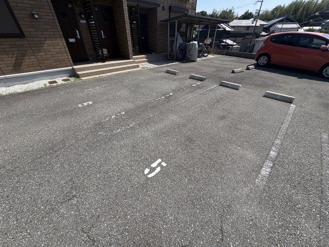 ソレーユ・コートの駐車場