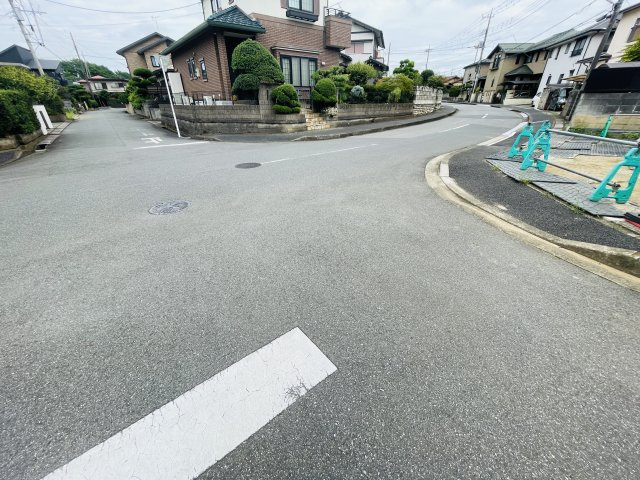 船橋市小室町２８７９番の前面道路含む現地写真