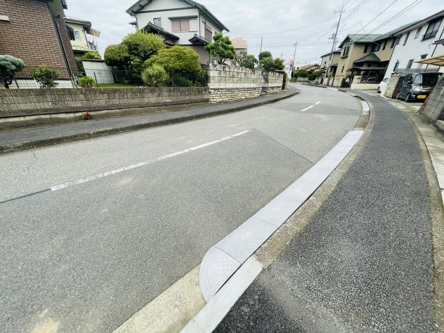 船橋市小室町２８７９番の前面道路含む現地写真