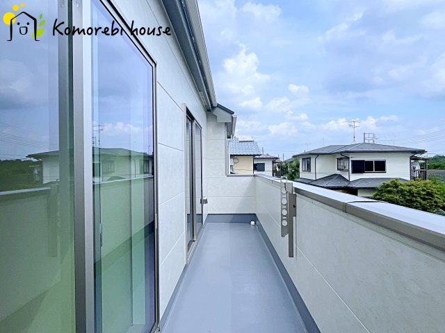 伊奈町栄1丁目46番　新築一戸建て　ハートフルタウン　Oのバルコニー|バルコニー付きです