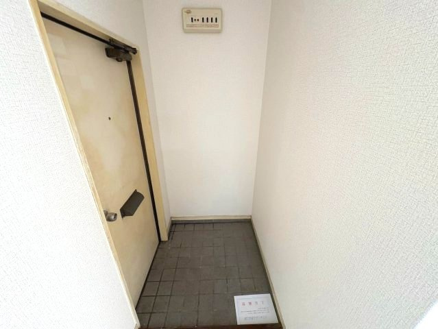 ハイツブルームの玄関