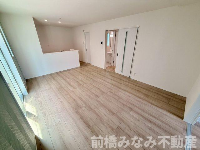【新築】前橋市南町2丁目　B号棟(全２棟)　ハートフルタウン　新築建売分譲の居間・リビング|こちらのリビングで趣味の時間をお楽しみください