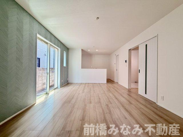 【新築】前橋市南町2丁目　B号棟(全２棟)　ハートフルタウン　新築建売分譲の居間・リビング|ゆったり過ごせるリビングです