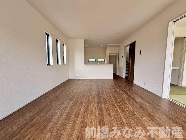 【新築】前橋市上増田町第3　限定１棟　リーブルガーデン　新築建売の居間・リビング|使いやすい居間です