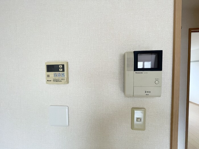 ファミール Ａの設備|給湯リモコン・モニター付きインターホン