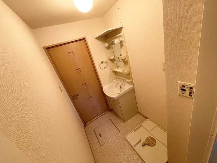 ファミール Ａの独立洗面台|洗面室