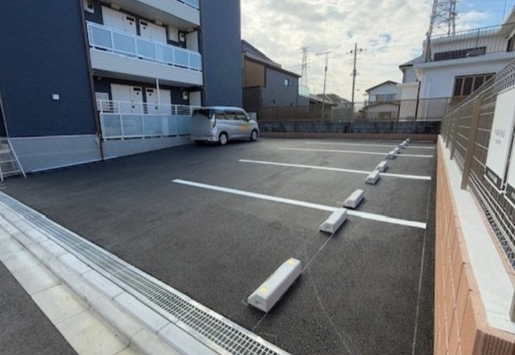 日野市東平山３丁目の賃貸マンションの駐車場