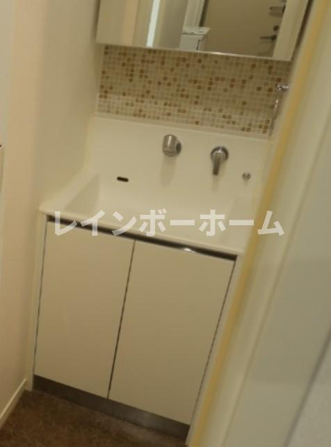 Ｐｒｅｃｉｏｕｓ　Ｅａｒｔｈ　逆井特典：仲介手数料が無料です!!の洗面所|明るい洗面所です
