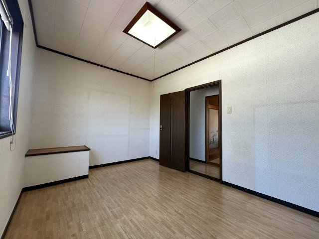 新潟市東区中野山6丁目の洋室