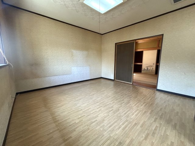 新潟市東区中野山6丁目の洋室