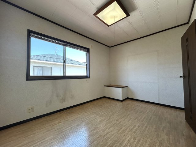 新潟市東区中野山6丁目の洋室
