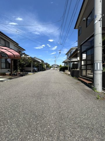 新潟市東区中野山6丁目の前面道路含む現地写真
