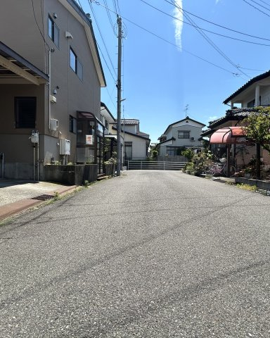 新潟市東区中野山6丁目の前面道路含む現地写真
