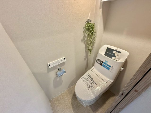 ライオンズマンション江古田のトイレ|トイレには快適なウォシュレット付き！

現地ご見学希望・資料請求などお気軽にお問い合わせ下さい！
03-5990-5201