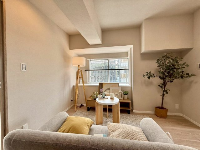 ライオンズマンション江古田の居間・リビング|のびやかに広がるリビングは、一年を通して爽やかな光と風に癒される家族のなごみ空間。

現地ご見学希望・資料請求などお気軽にお問い合わせ下さい！
03-5990-5201