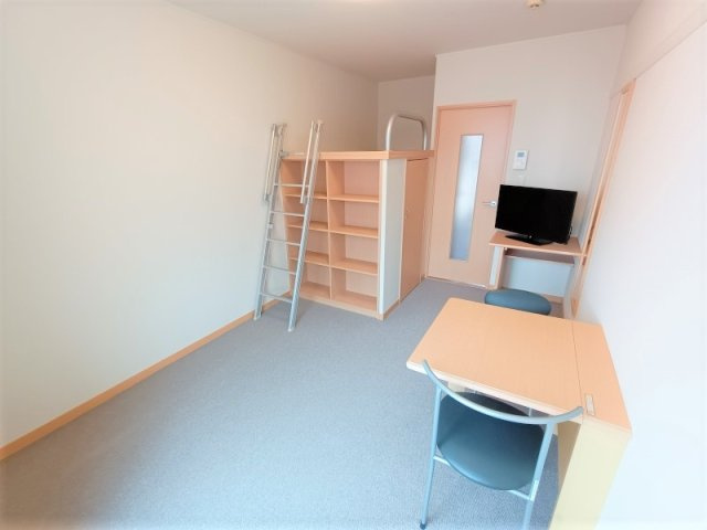 レオパレスサンマルクの居間・リビング|家電・家具付きのお部屋です。